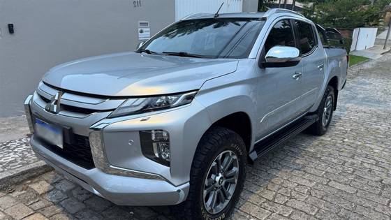 MITSUBISHI L200 TRITON 2.4 16V TURBO DIESEL SPORT HPE-S CD 4P 4X4 AUTOMÁTICO